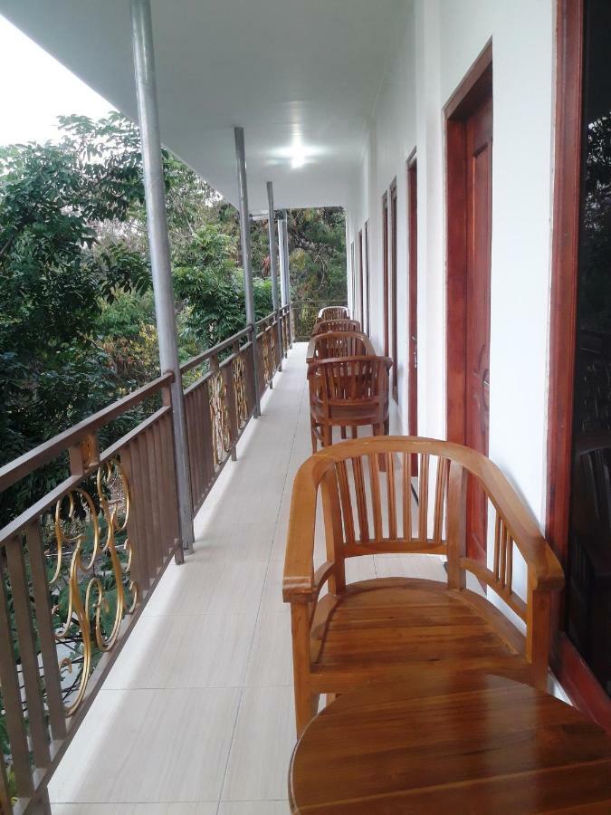 The Teuz B&B Labuan Bajo Exterior foto